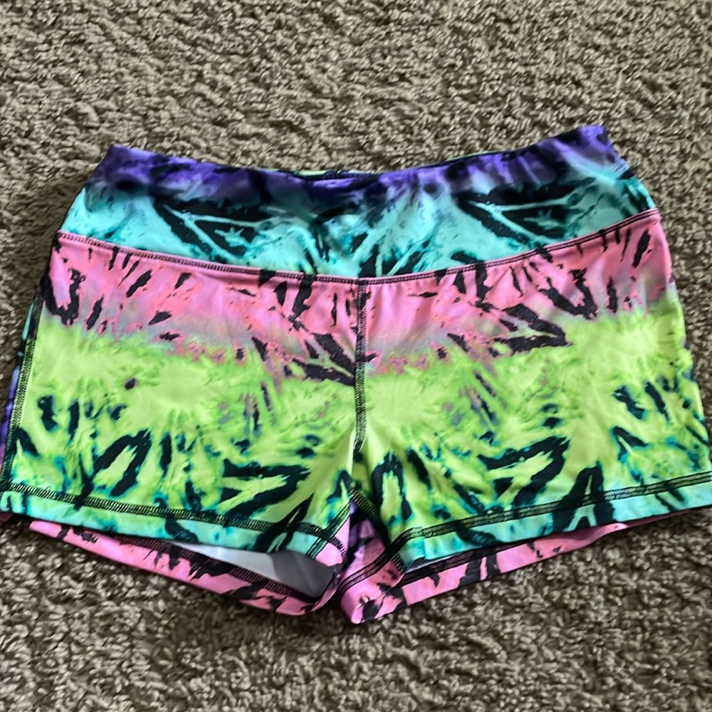 Ladies Material Girl Active tie die athletic shorts. Sz Large.